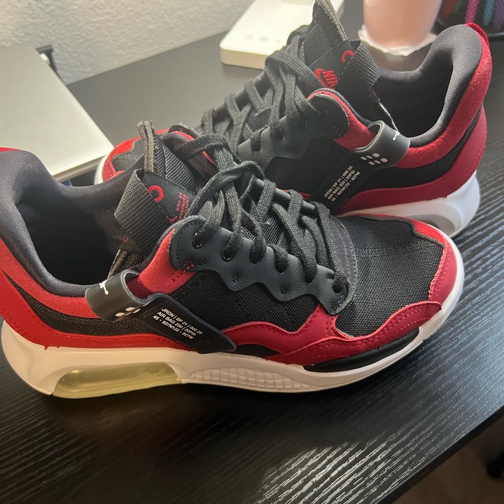 2021 Wmns Jordan MA2 'Bred' red and black used twice sneakers shoes size 8.5 :)